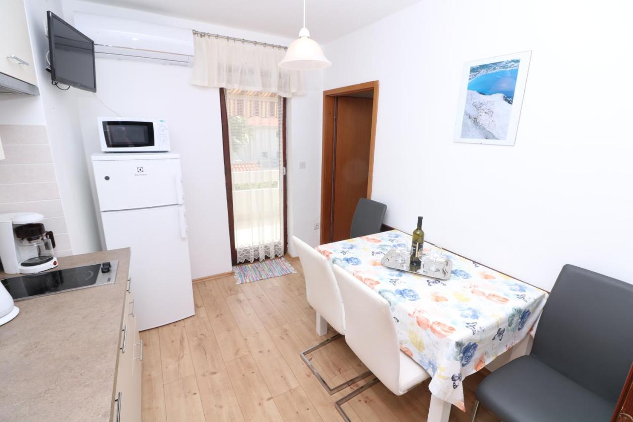 Apartment Tomasic With Terrace Baška Zewnętrze zdjęcie