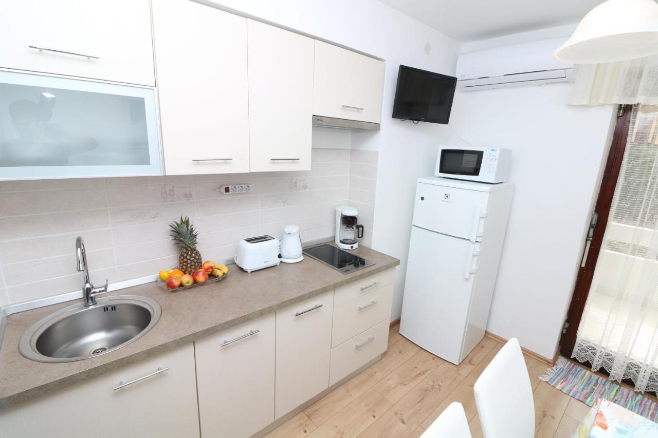 Apartment Tomasic With Terrace Baška Zewnętrze zdjęcie